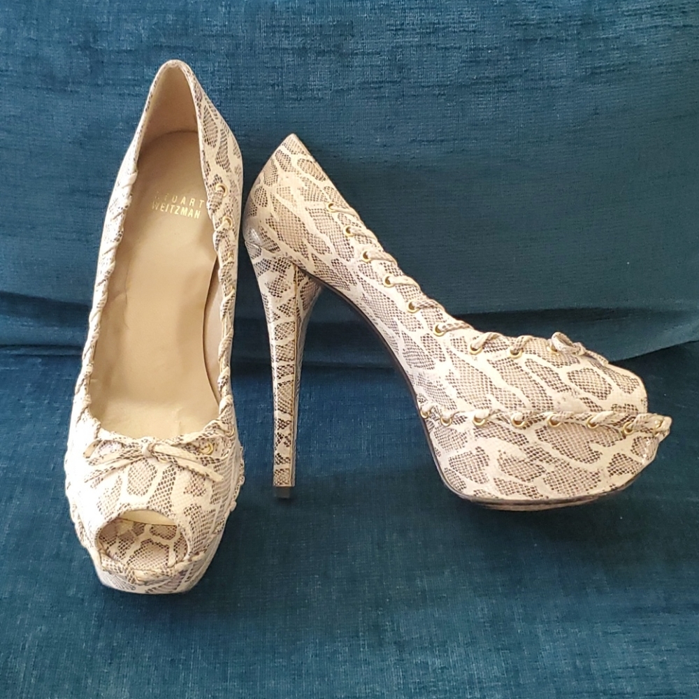 Stuart Weitzman pump